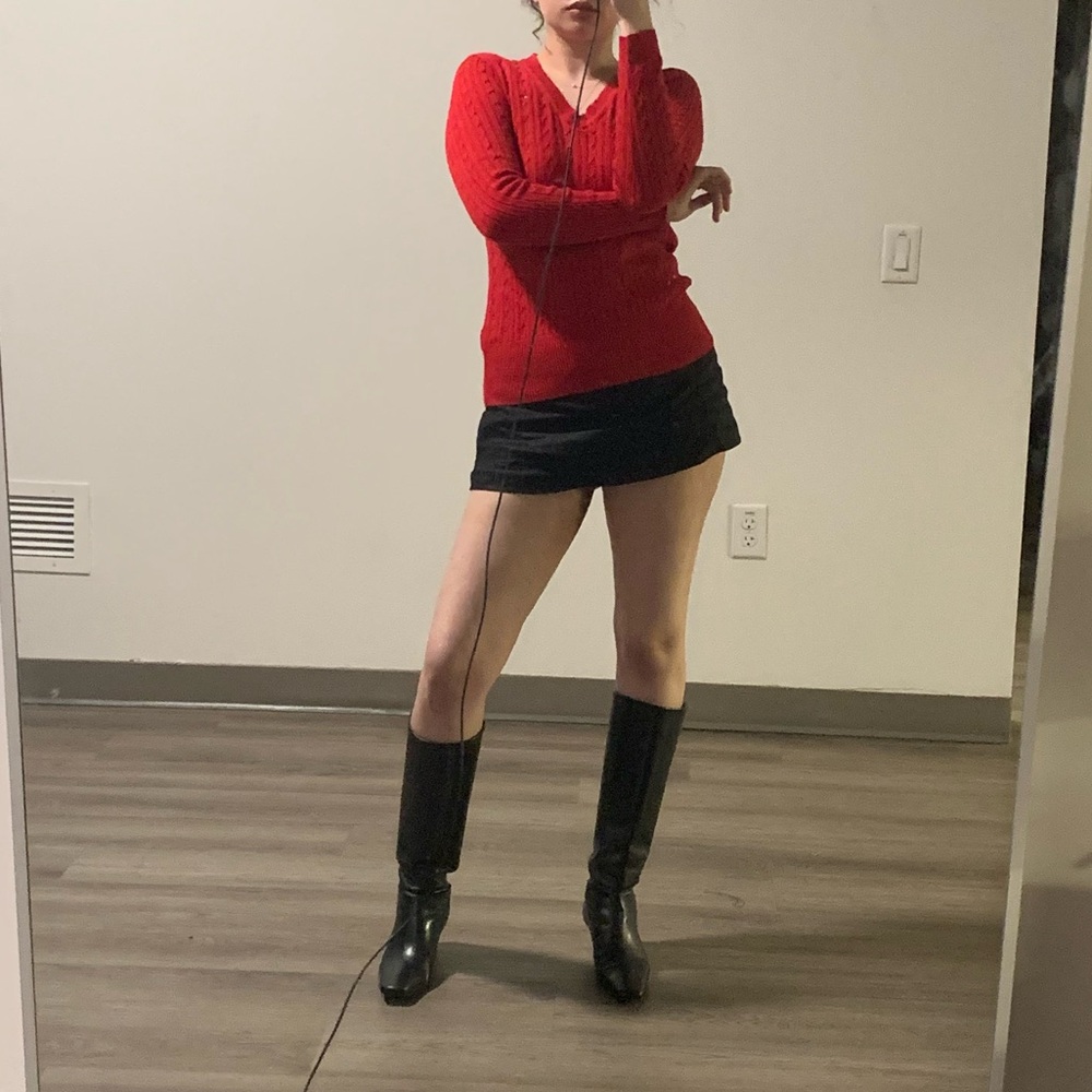 Tommy Hilfiger Red V-Neck Long Sleeve Light Weight Cable Knit Sweater